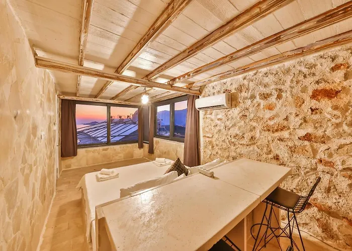 Mojo Sunset Boutique Hotel 5*